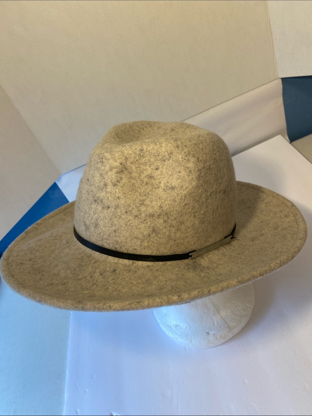Women's 100% Wool Wide-Brim Felt Fedora Hat in Tan with Black Band